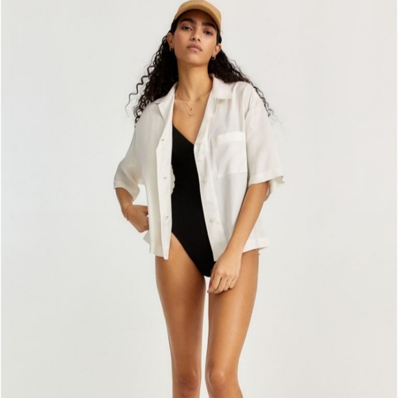 🆕️ NWT H&M Oversized Resort Shirt in 'White' - Picture 2 of 8